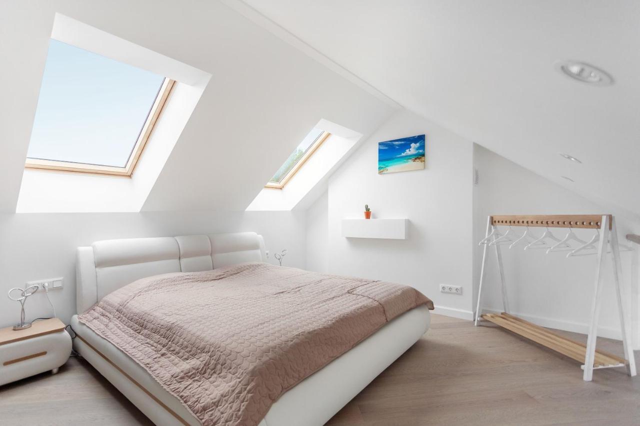 Luxurious Kaunas Basilica Apartment In Old Town By Urban Rent Luaran gambar