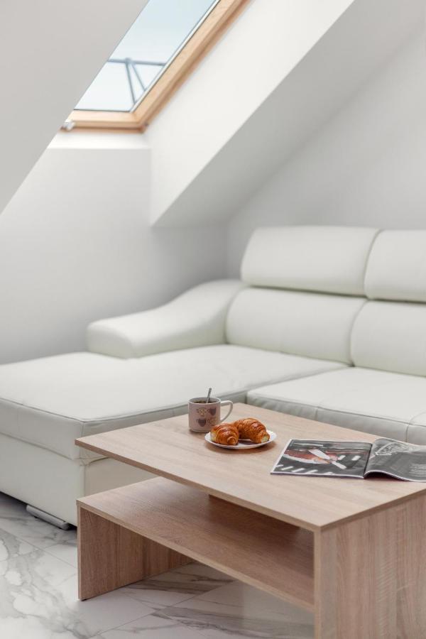 Luxurious Kaunas Basilica Apartment In Old Town By Urban Rent Luaran gambar