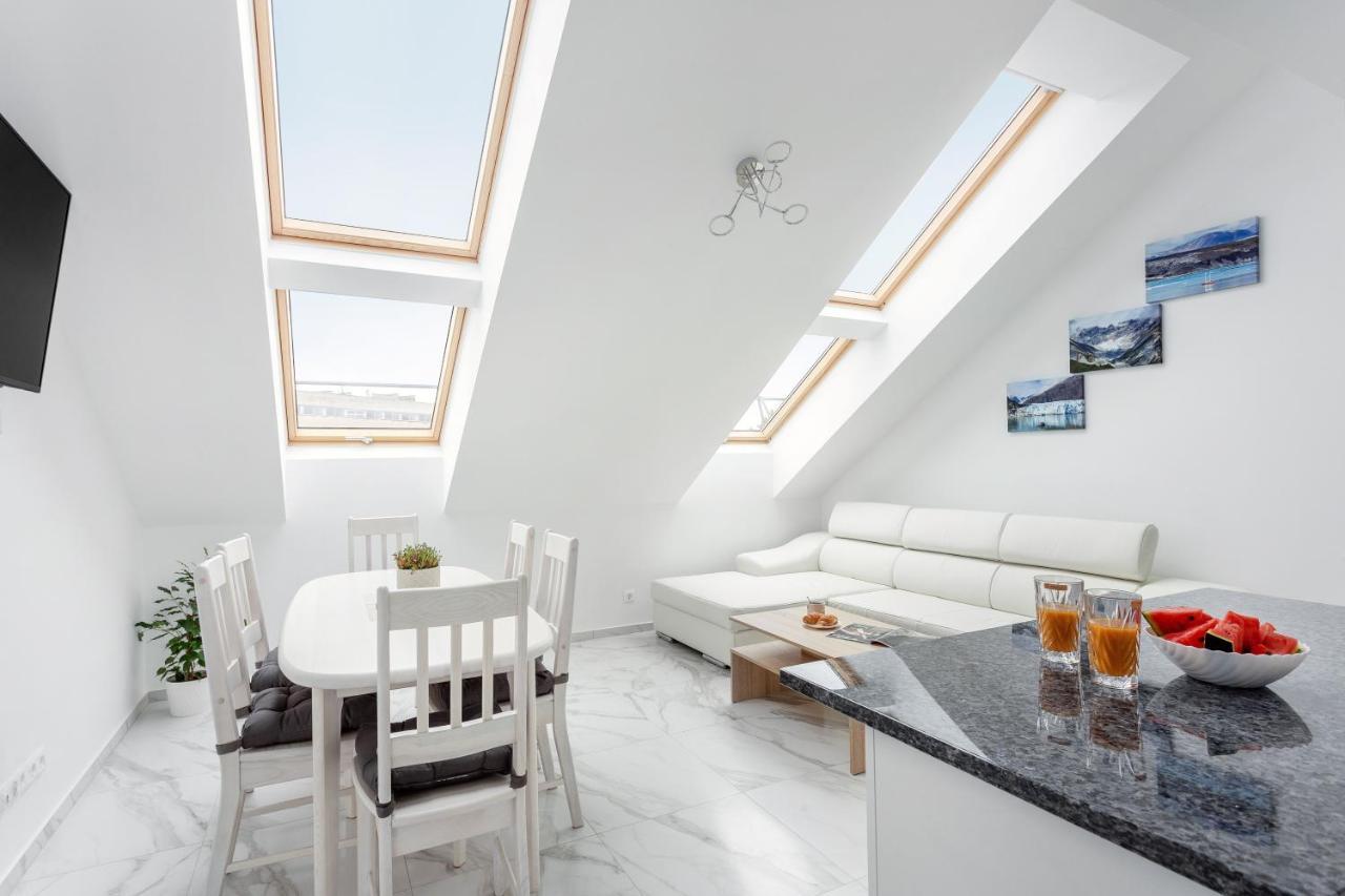 Luxurious Kaunas Basilica Apartment In Old Town By Urban Rent Luaran gambar