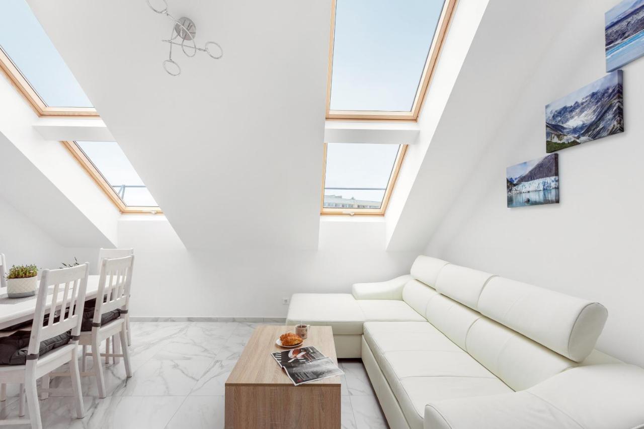 Luxurious Kaunas Basilica Apartment In Old Town By Urban Rent Luaran gambar