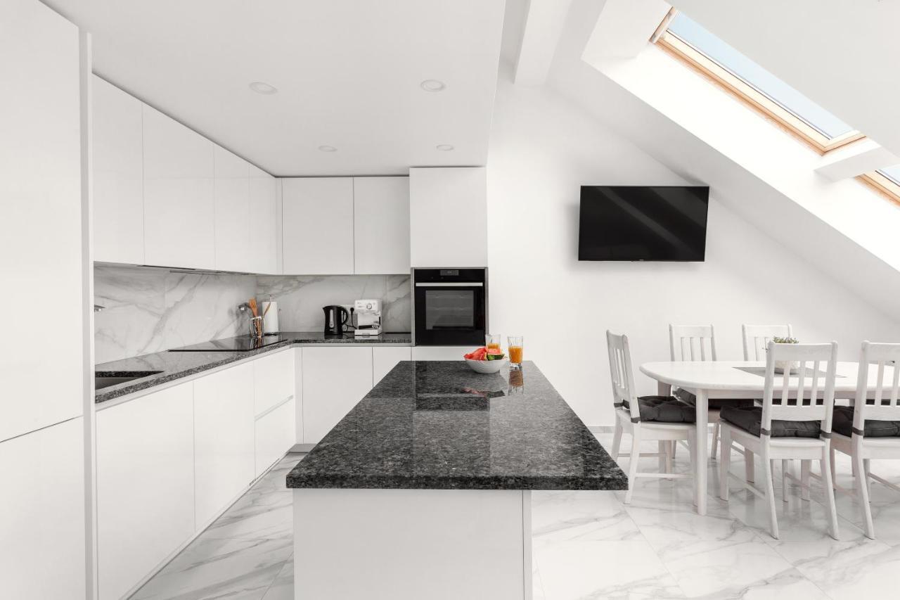 Luxurious Kaunas Basilica Apartment In Old Town By Urban Rent Luaran gambar