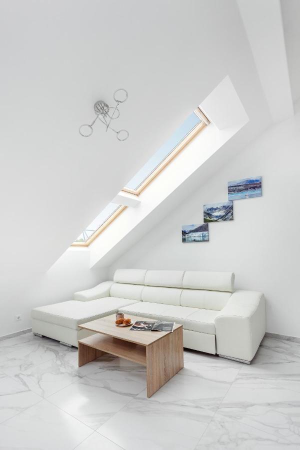Luxurious Kaunas Basilica Apartment In Old Town By Urban Rent Luaran gambar